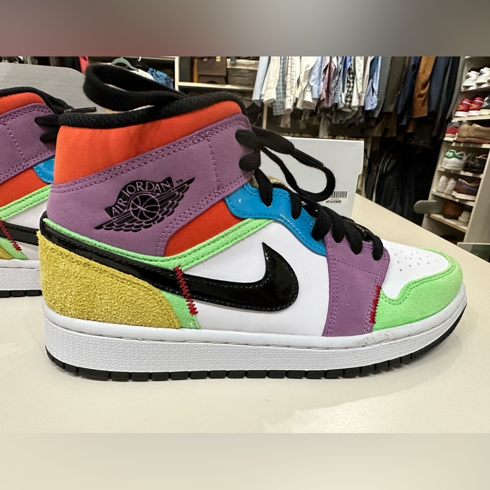 Woman’s Air Jordan Mid 1 New Size 8.5 Lightbulb